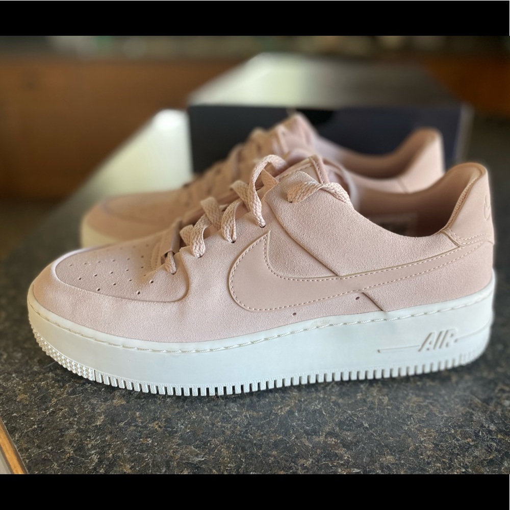 Nike AIR FORCE 1 Sage Low